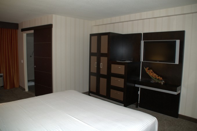 Gold Coast Hotel Room Pictures 2