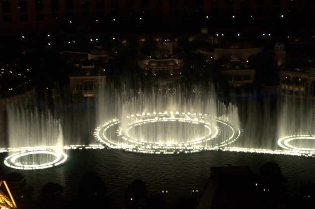 Bellagio Fountain Show Pictures Paris 3