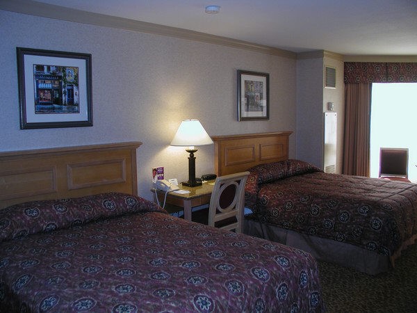 Harrah's Las Vegas Hotel Room Pictures 1