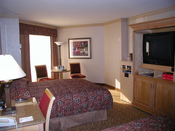 Harrah's Las Vegas Hotel Room Pictures 3