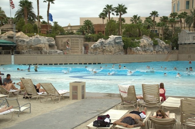 Mandalay Bay Pool Pictures 3
