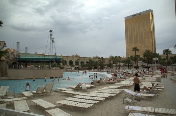 Mandalay Bay Pool Pictures 5