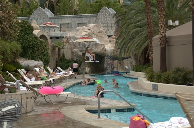 Mandalay Bay Pool Pictures 9