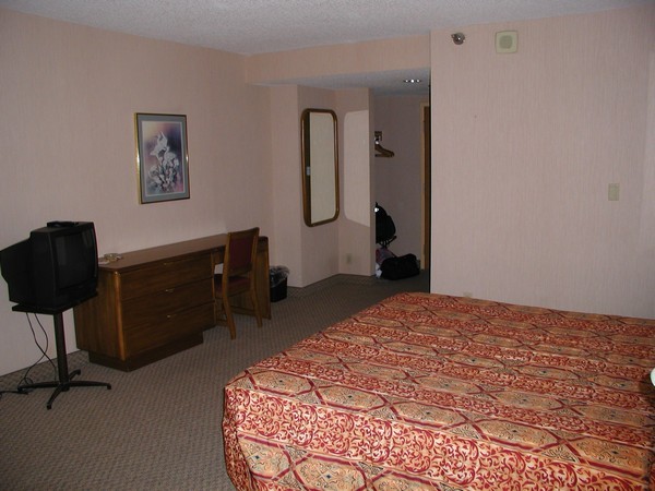 Sahara Hotel Room Pictures 3