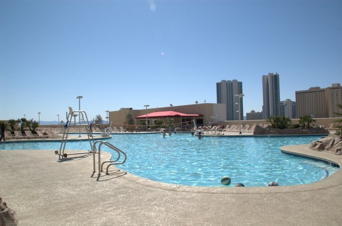 Stratosphere Pool Pictures 5