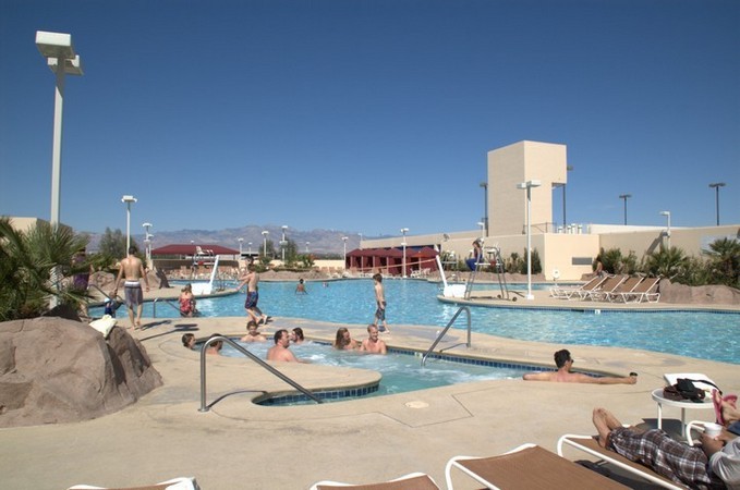 Stratosphere Pool Pictures 6